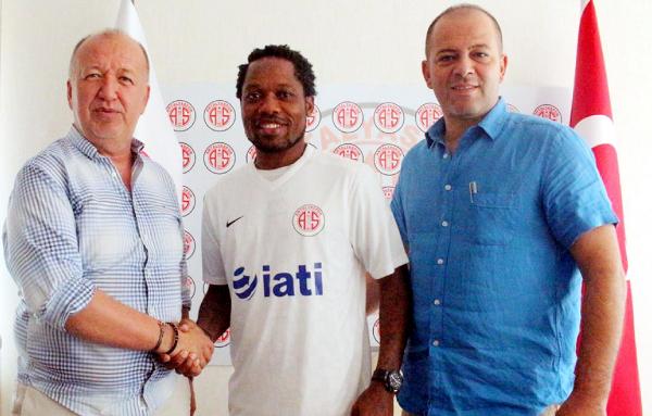 ANTALYASPOR JEAN MAKOUN İLE 2 YILLIK SÖZLEŞME İMZALADI