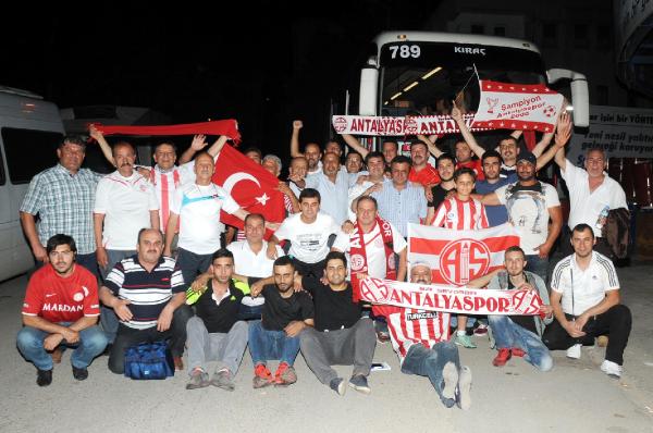 İSTANBUL'A AKTI