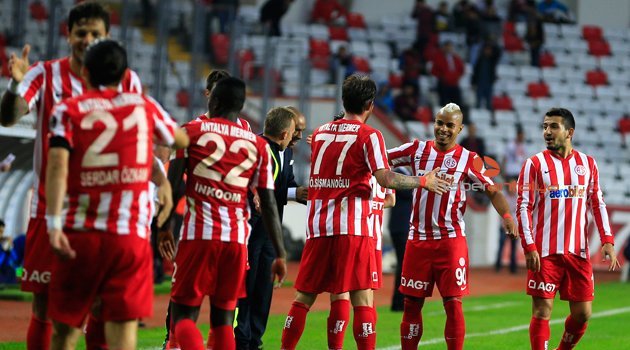 ANTALYASPOR'DA 21 FUTBOLCU SATIŞ LİSTESİNDE