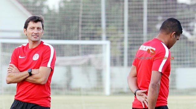Antalyaspor'da Leonardo'nun yardımcısı Milan'ın eski yıldızı Serginho