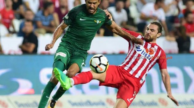 Antalyaspor'da Zeki Yıldırım sahalardan 1.5 ay uzak kalacak