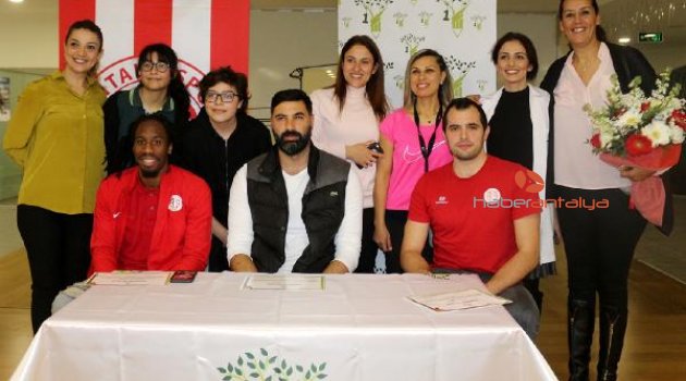 Antalyasporlu devler, öğrencilerle buluştu
