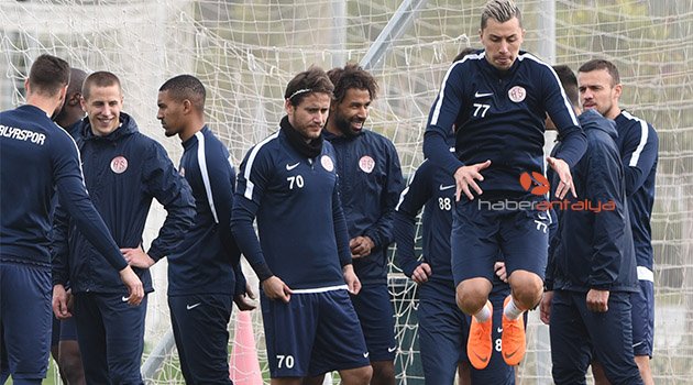 Antalyasporlu Emre Güral: Osmanlıspor'a kesinlikle yenilmememiz lazım