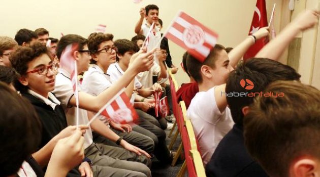 Antalyaspor'un devleri öğrencilerle buluştu