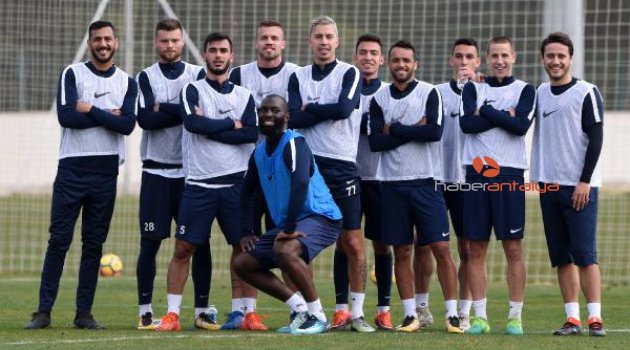Antalyaspor'un kaptanı Zeki Yıldırım: Galatasaray deplasmanına puan için gidiyoruz