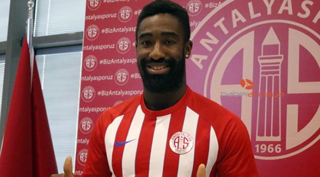 Antalyaspor'un yıldızına çizmeden talip!