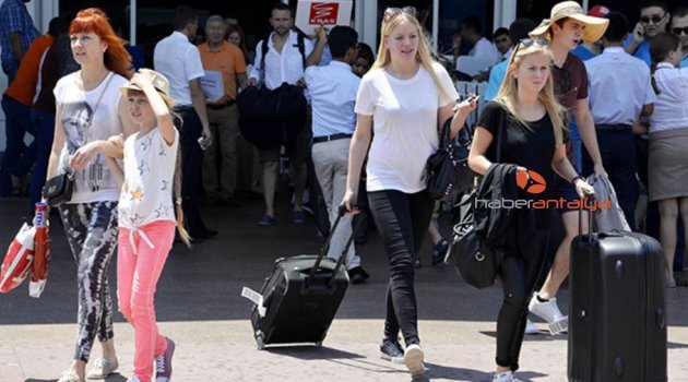Antalya'ya havadan günde 72 bin turist