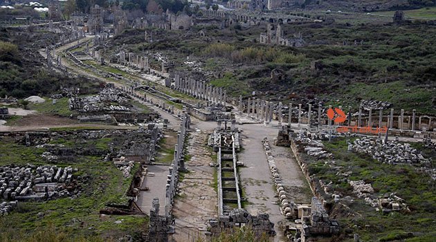 Antik Kent Perge'nin yüzde 70'i halen yer altında keşfedilmeyi bekliyor