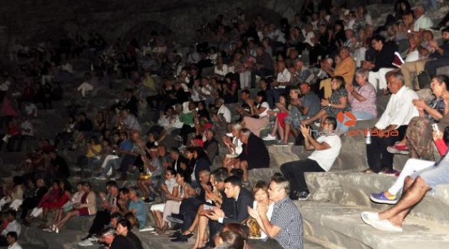 Antik tiyatroda konser