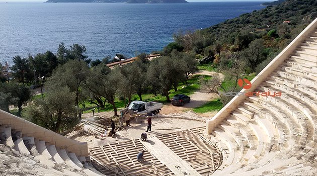 Antiphellos Antik Tiyatrosu'nda düzenleme