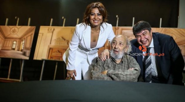 Ara Güler, Türel'e kitabını hediye etti
