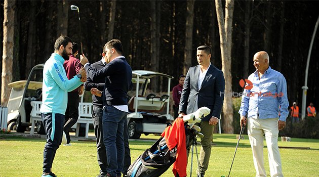 ARDA TURAN GOLF EĞİTİMİ ALDI
