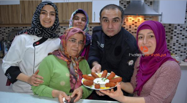 Aşçı yardımcıları hünerlerini sergiledi