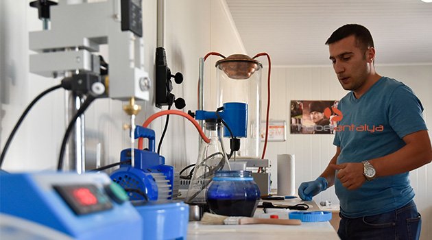 Asfaltın kalitesine laboratuvar kontrolü