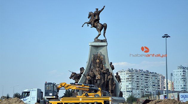 ATATÜRK HEYKELİ ANTALYASPOR KAVŞAĞINDA
