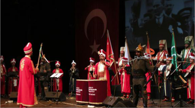Atatürk'e saygı konseri