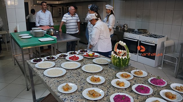 ATSO, AŞÇI YARDIMCILARI VE GARSONLARI İŞ HAYATINA HAZIRLIYOR