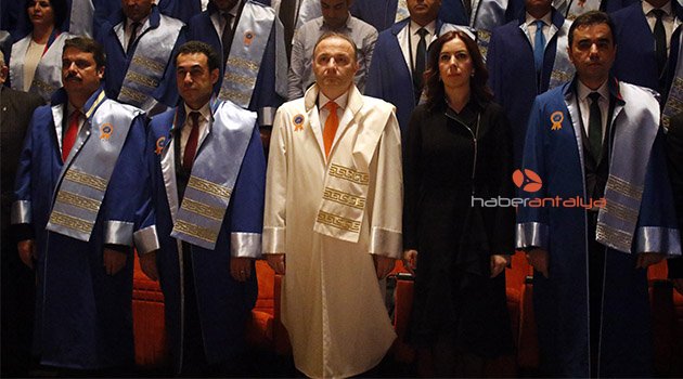 AÜ’de 227 öğretim üyesi biniş giydi
