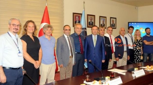 AÜ'NÜN HEDEFİ : YILDA 250 ROBOTİK OPERASYON