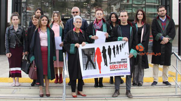 Avukatlar kadına şiddete dikkati çekti