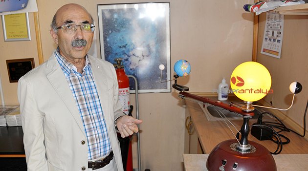 AY, KIZIL RENGE BÜRÜNECEK