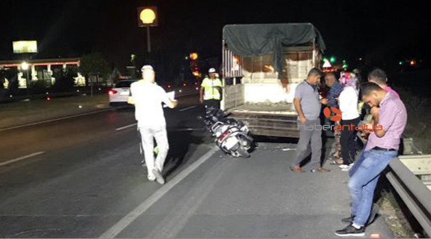 Aynı noktada 3 motosikletli kazada öldü