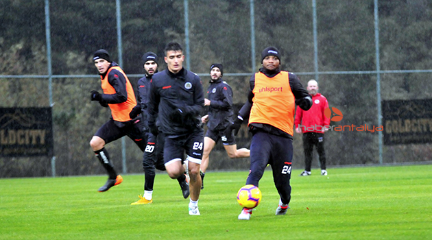 Aytemiz Alanyaspor'da kamp başladı