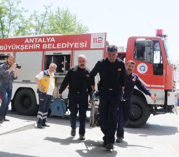 Bacağına Saplanan Demiri İtfaiye Çıkardı
