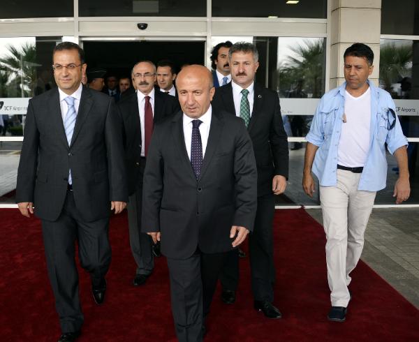 BAKAN ARZU'DAN ŞEHİT AİLESİNE ZİYARET