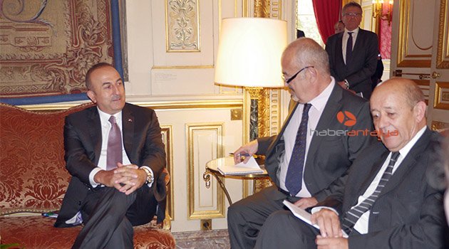 Bakan Çavuşoğlu, Fransız mevkidaşı Le Drian ile görüştü