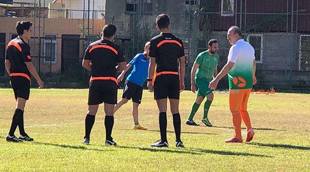 Bakan Çavuşoğlu, lise öğrencileriyle futbol maçı yaptı