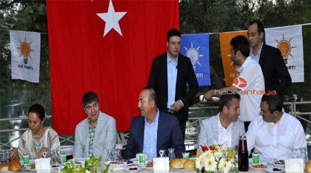 BAKAN ÇAVUŞOĞLU MANAVGAT'TA İFTARA KATILDI