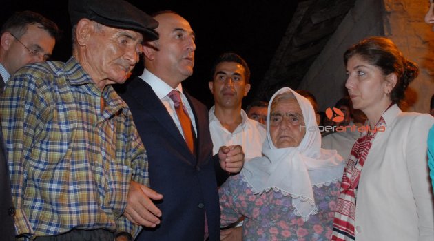 BAKAN ÇAVUŞOĞLU, ŞEHİT BARIŞ AKKABAK’IN DEDESİNİ HASTANEYE GÖTÜRDÜ