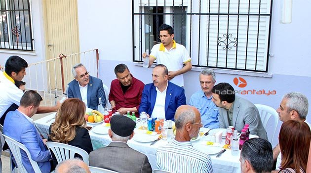 Bakan Çavuşoğlu'ndan Ahmet Özel ve ailesine taziye ziyareti