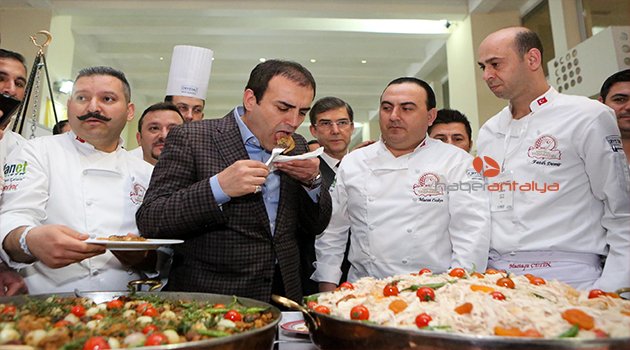 BAKAN ÜNAL, TURİZMCİLERE SESLENDİ: RAHAT OLUN