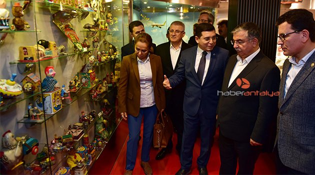 Bakan Yılmaz, Anadolu Oyuncak Müzesi'nde