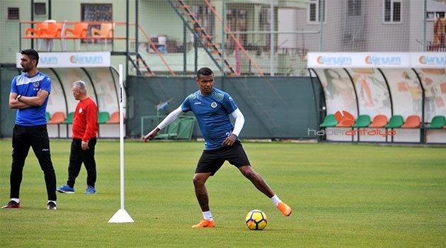 Bakkal: Futbolda favori olmaz