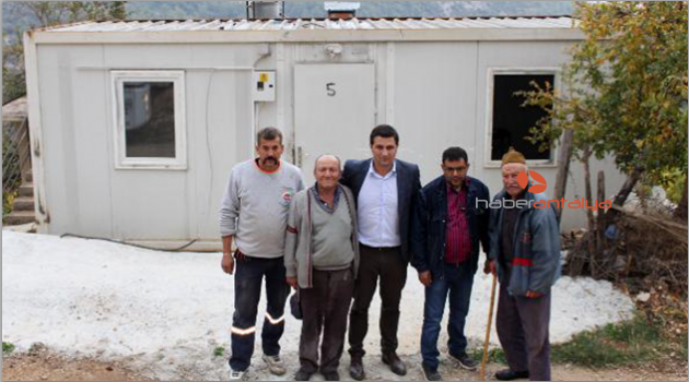 Barakada yaşayan yaşlı çift ev sahibi oldu