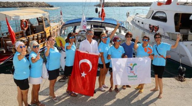 Barışa yelken açan kadınlar Side'de