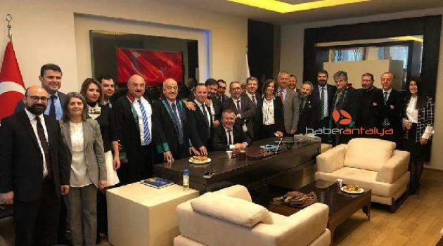 Baro başkanı ve yönetimine 'görevi kötüye kullanma' davası