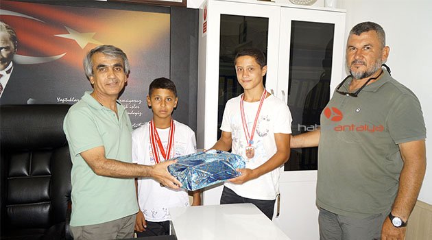 Başarılı güreşçilere ödül