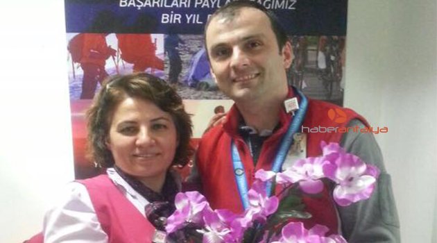 BAŞARISINI TEBRİK ETTİ