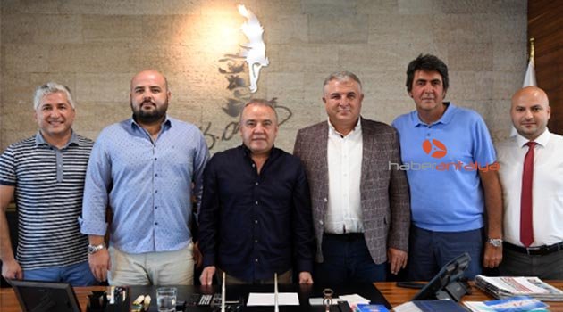 Başkan Böcek: Antalyaspor'un her zaman yanındayız
