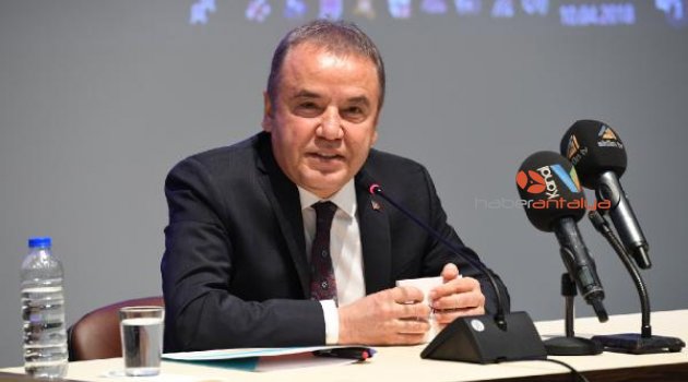Başkan Böcek: Hayallerinizin peşinden gidin
