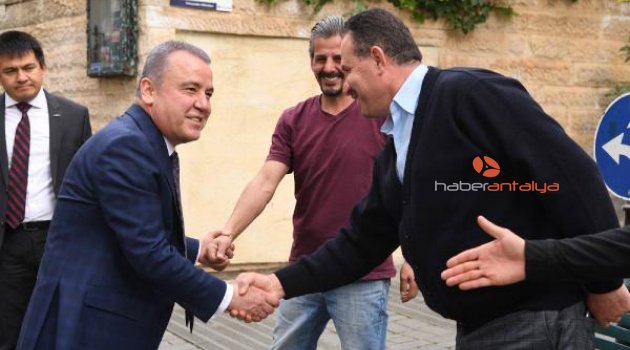 Başkan Böcek, Kaleiçi'nde sahaya indi