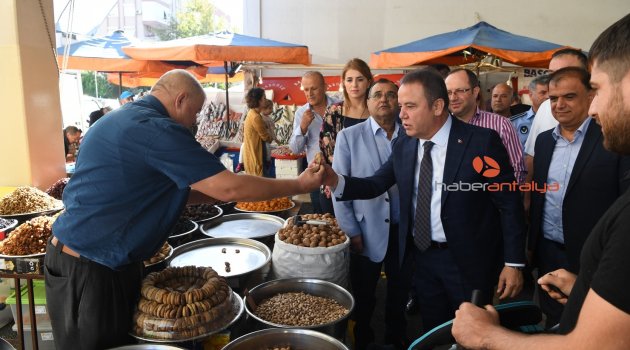 Başkan Böcek, pazarcı esnafını ziyaret etti