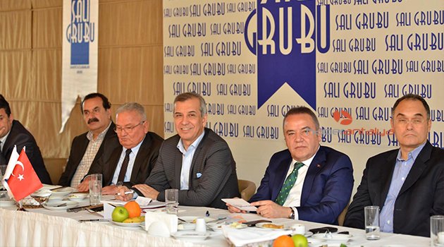BAŞKAN BÖCEK, SALI GRUBU'NA PROJELERİNİ ANLATTI