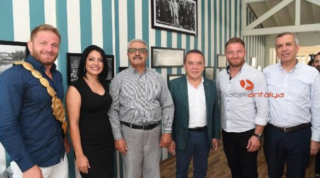 Başkan Böcek, Salı Grubu'nun konuğu oldu