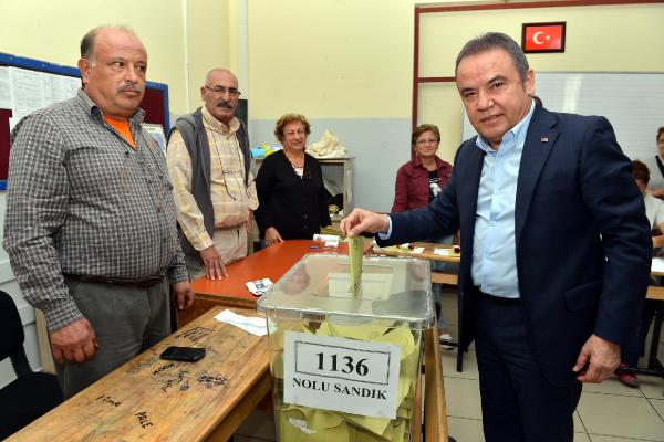 BAŞKAN BÖCEK: SEÇİMLER ÜLKEMİZE HAYIRLI OLSUN