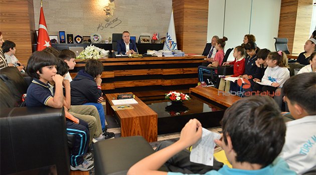 BAŞKAN BÖCEK’TEN “YEREL YÖNETİMLER” DERSİ